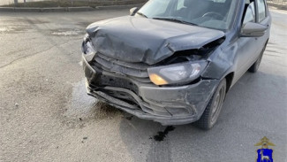 В Самаре Lada Granta не уступила дорогу и сбила пассажирку