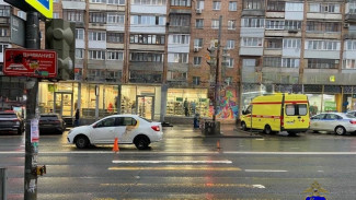 Автомобиль Renault сшиб школьника на "зебре" в Кировском районе Самары