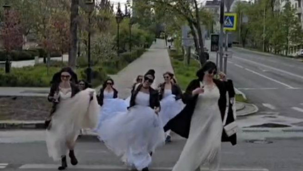 В Самаре 8 невест устроили массовый побег из ЗАГСа