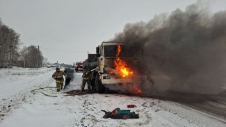 22 декабря в Самарской области на полном ходу загорелся КАМАЗ