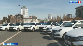 Ключи от новых автомобилей передали клиникам