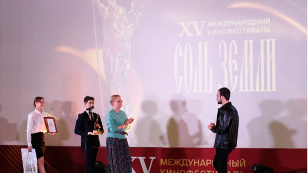 Глава Самары Елена Лапушкина вручила специальный приз фестиваля «Соль земли»
