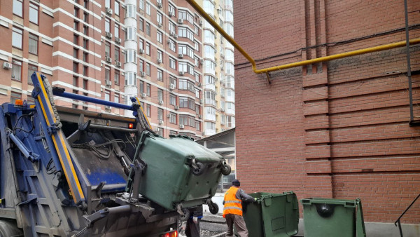 Министр рассказал, куда пропали из Самарской области жёлтые мусорные контейнеры