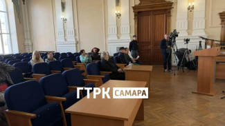 «У меня были мысли рассказать обо всем бабушке и дедушке»: обвиняемая в убийстве Тарховых продолжает давать показания в Самарском облсуде