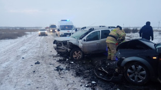 Два человека погибли в лобовой аварии в Самарской области 26 декабря