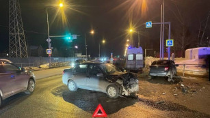 В Самаре водитель Lada Granta проехал на «красный» и устроил жесткое ДТП  