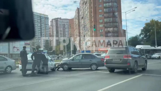 В Самаре Ново-Садовую сковала многокилометровая пробка из-за четырех ДТП