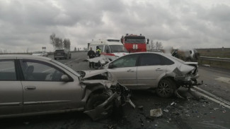 Под Самарой в ДТП с тремя иномарками есть погибшие и пострадавшие