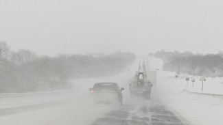 Противогололедные смеси,  которые используются на дорогах, оказались опасными - они разрушают бетон