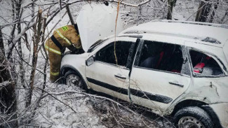 Аномалия 13 декабря: на трассе в Самарской области ещё один автомобиль слетел в кювет