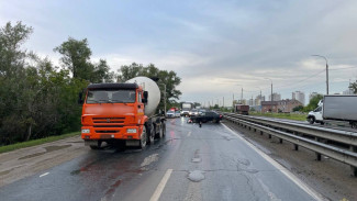 На Самарской объездной дороге 2 человека пострадали в ДТП с КамАЗом