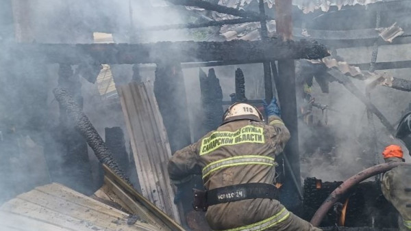 В Самарской области при пожаре повышенной сложности пострадали трое человек