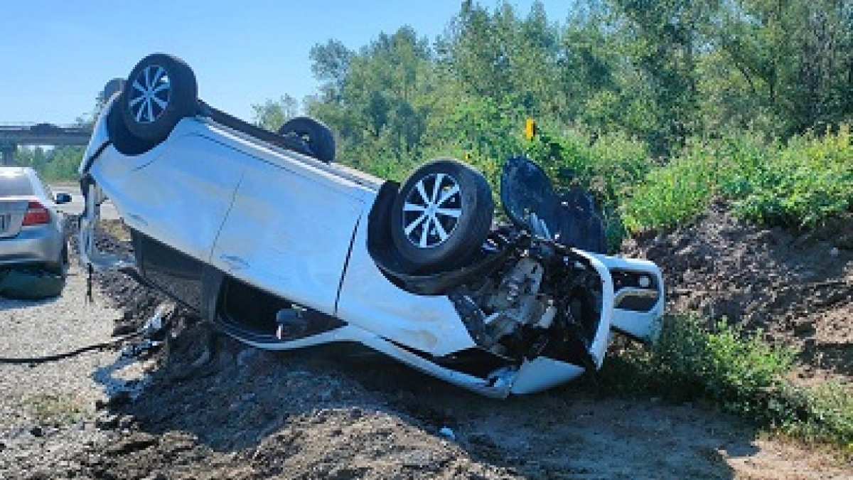 В Самарской области Lada XRAY в ДТП едва не разрубило пополам – Новости  Самары и Самарской области – ГТРК Самара