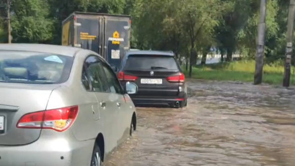 В Самаре 7 августа затопило улицу 22-го Партсъезда