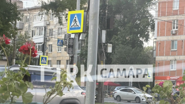 В Самаре многокилометровая пробка образовалась перед перекрестком улиц Авроры и Гагарина