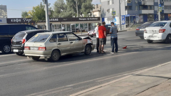 В Самаре из-за ДТП заблокировано движение на Московском шоссе