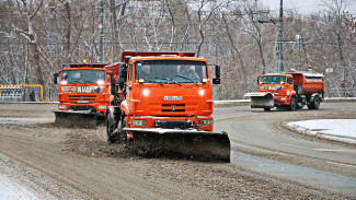 В Самаре дорожные службы очищали город от снега всю ночь