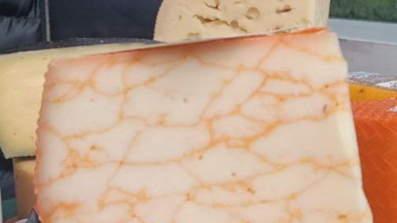 Сыровар Красненко рассказала самарцам, как отличить настоящий сыр от подделки