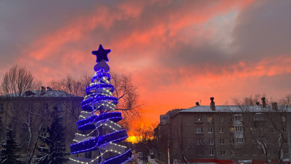 Самару накрыл трехцветный закат 12 января