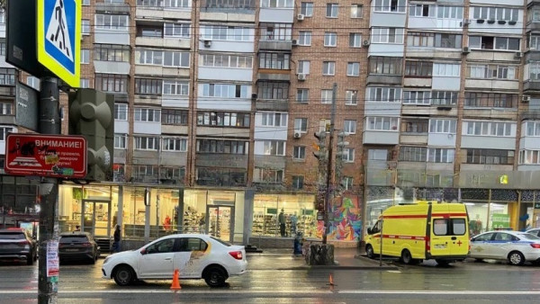 Автомобиль Renault сшиб школьника на "зебре" в Кировском районе Самары