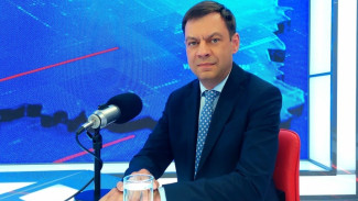 Министр здравоохранения Самарской области Андрей Орлов в студии ГТРК "Самара" поздравил медиков губернии
