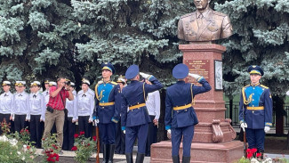 В Сызрани открыли бюст Героя Советского Союза Виталия Павлова