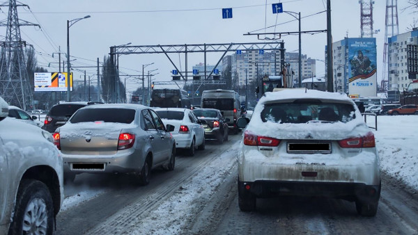 Утром 22 февраля Самару сковали километровые пробки в 9 баллов 