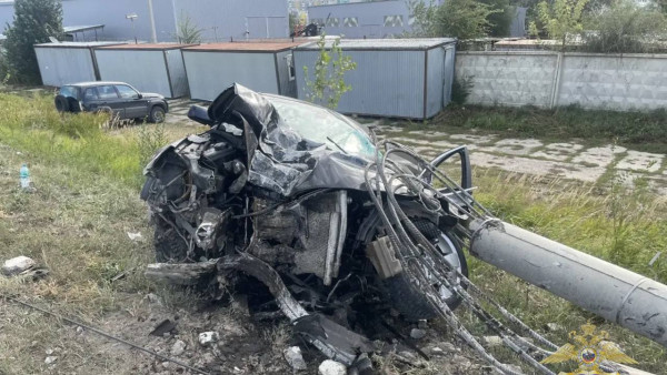 Самарские полицейские рассказали о состянии водителя BMW после столкновения со столбом