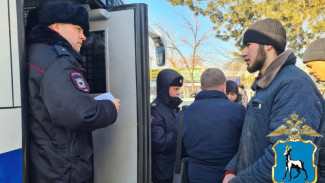 В Кировском районе Самары полицейские и ОМОН провели миграционные рейды