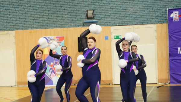 В Самаре школьная учительница занялась чирлидингом