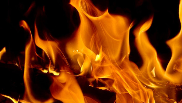 В Железнодорожном районе Самары из горящего дома эвакуировали 5 человек