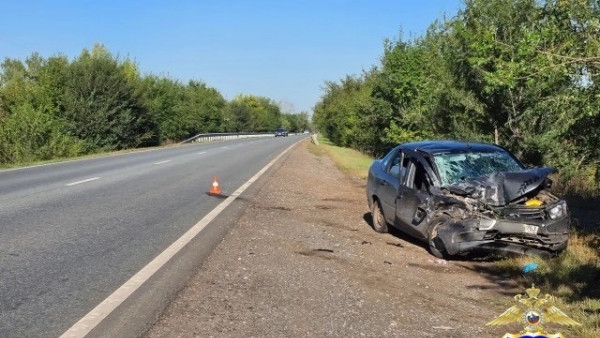 Три человека попали в больницу после ДТП с LADA и ГАЗом под Самарой