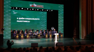 Вячеслав Федорищев наградил лучших региональных специалистов социальной сферы