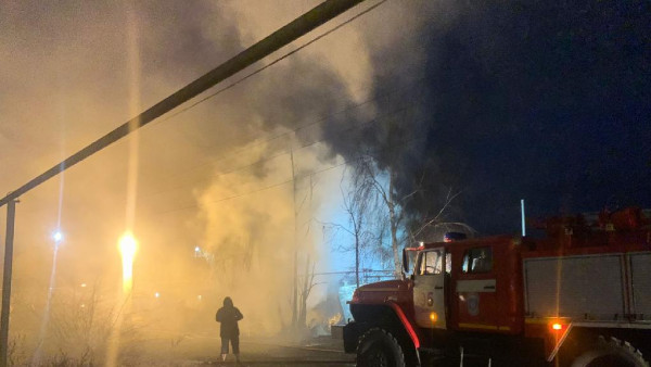 Видео с места гибели ребенка в страшном пожаре. Работают следователи и прокуратура Самарской области