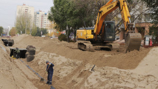 Рабочие на улице Дачной в Самаре завершают строительство ливневки