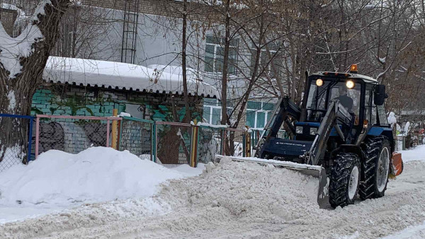 Дорожникам Самары поручили увеличить объемы вывезенного снега до 8 тыс. тонн в сутки