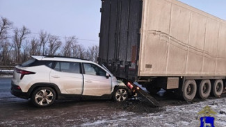 На трассе под Самарой автоледи пострадала в ДТП с КамАЗом