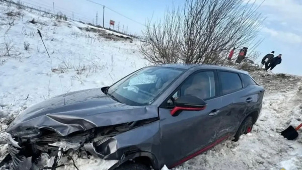 В Самарской области столкнулись «Лада» и Omoda: пострадала 7-летняя девочка