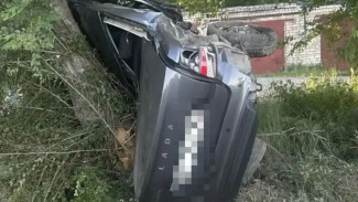 Полиция рассказала, кто погиб в расплющенной Lada Granta под Самарой