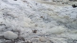 Самарские водители пожаловались на «ледяную глыбу», мешающие проезду 