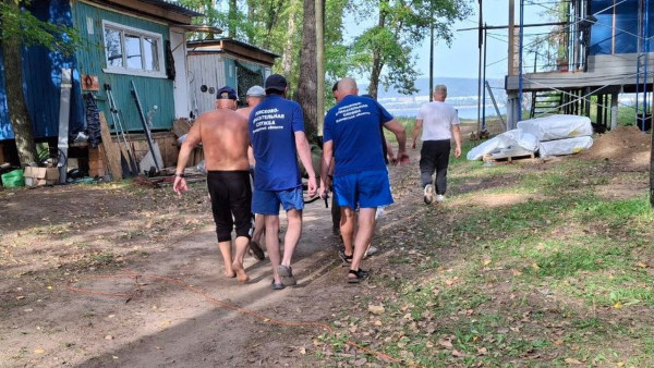 В Самаре на о. Поджабный мужчина упал с высоты 6 метров