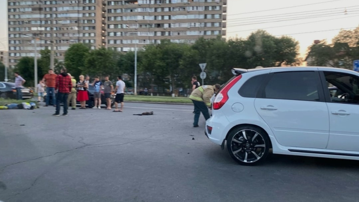 Пролетел 10 метров и разбился. В Тольятти 23 июня на улице Жукова погиб  мотоциклист – Новости Самары и Самарской области – ГТРК Самара