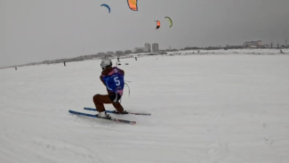 Самарцы массово ушли на лёд Волги из-за вьюги
