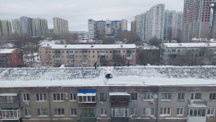 В Самаре на козырьке многоквартирного дома нашли труп 14 января