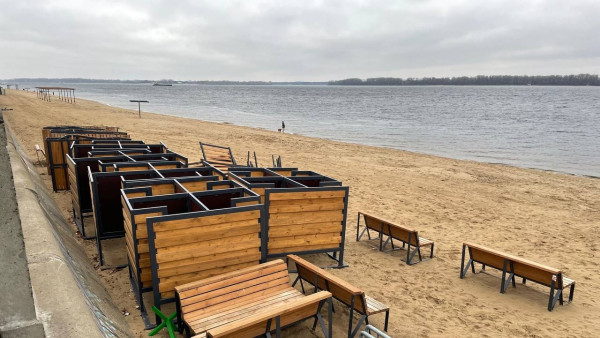 Появились кадры последствий демонтажа пляжного оборудования в Самаре