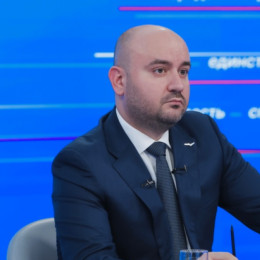 В прямом эфире Вячеслав Федорищев ответил на вопросы жителей о ремонте дорог