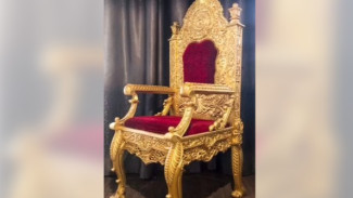 Самарец продает золотой трон ручной работы за 390 тысяч рублей