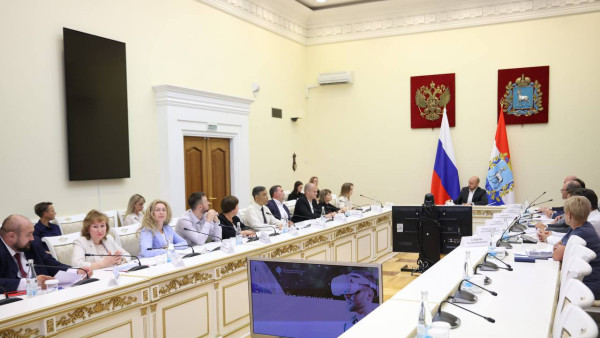 Самарский губернатор встретился с авторами региональных проектов форума «Сильные идеи для нового времени»