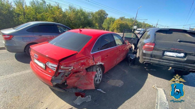 Стали известны подробности ДТП в Тольятти с красным Audi и Porsche ...