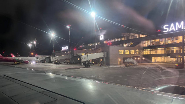 В самарском аэропорту 339 пассажиров с детьми несколько часов ждали вылета в Турцию